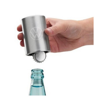 otvírák na lahve Volkswagen s funkcí Push stříbrná barva logo VW